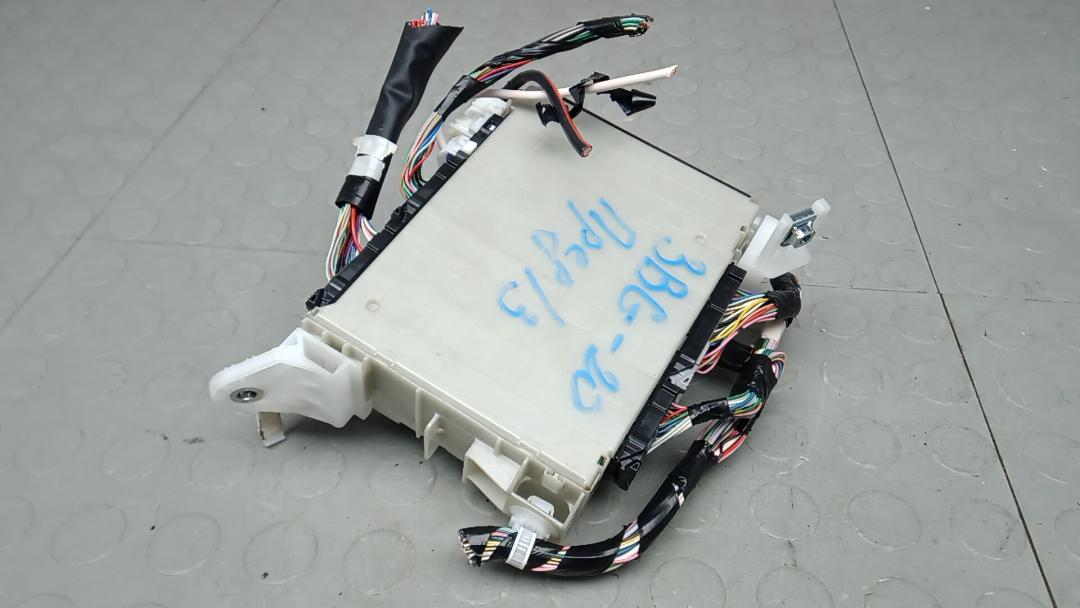 блок предохранителей Toyota C-HR 1 поколение 2017, 1.2 л., бензин, МКПП, 82730F4010 - фото №1