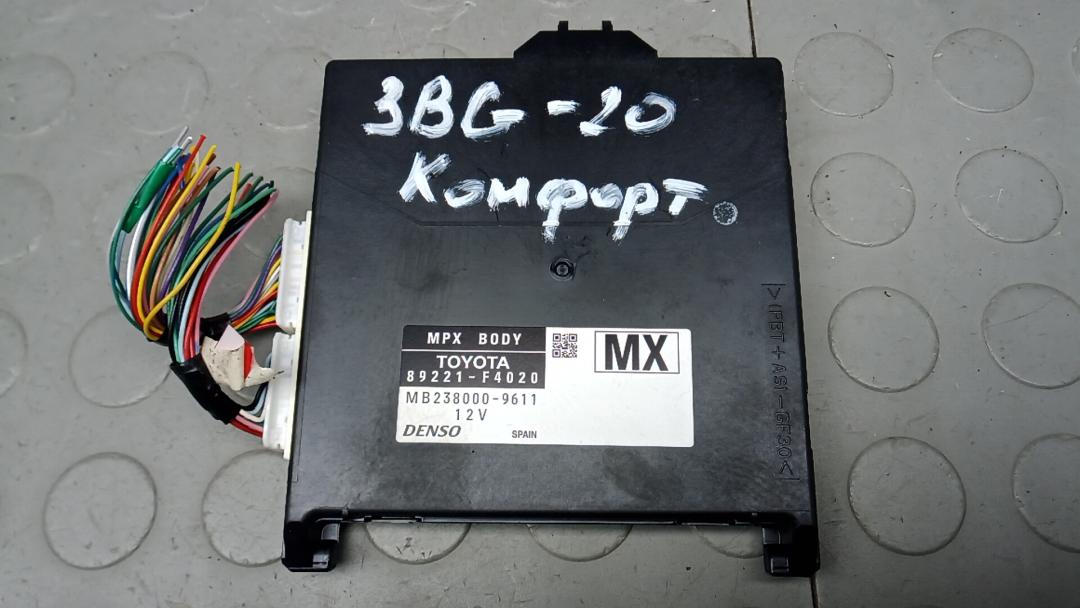 блок комфорта Toyota C-HR 1 поколение 2017, 1.2 л., бензин, МКПП, 89221F4020 - фото №1