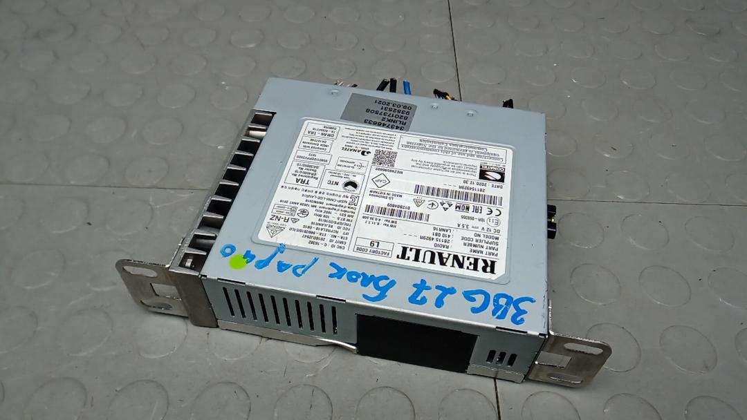 блок радио Renault Megane 4 поколение 2016, 1.5 л., дизель, МКПП, хетчбэк 5 дв. - фото №1