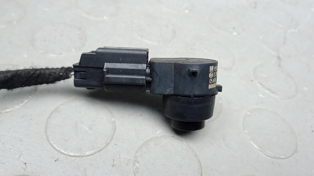 парктроник передний Opel Mokka 1 поколение 2013, 1.6 л., бензин, МКПП, внедорожник 5 дв. - фото №1