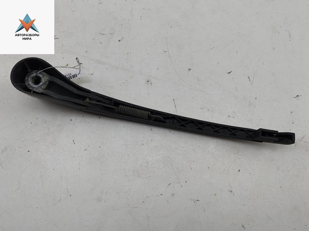 Щеткодержатель (поводок стеклоочистителя) задний Audi A6 4B/C5 1999, 2.4 л., бензин, АКПП, чёрный, универсал - фото №1