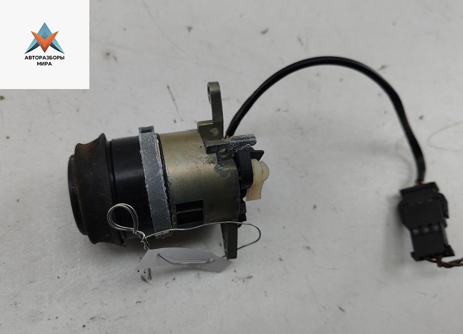 Личинка замка багажника Audi A6 4A/C4 1996, 2.5 л., дизель, МКПП, красный, универсал, 4A9862022 - фото №1