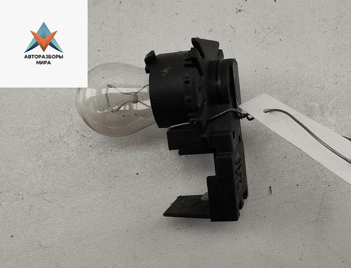 Патрон лампы фонаря Audi A6 4A/C4 1996, 2.5 л., дизель, МКПП, красный, универсал - фото №1