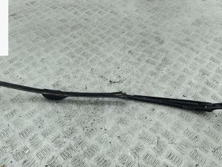 Щеткодержатель (поводок стеклоочистителя) передний Ford Focus 1 поколение [рестайлинг] 2002, 1.8 л., дизель, МКПП, серый, хетчбэк 5 дв., XS4117527