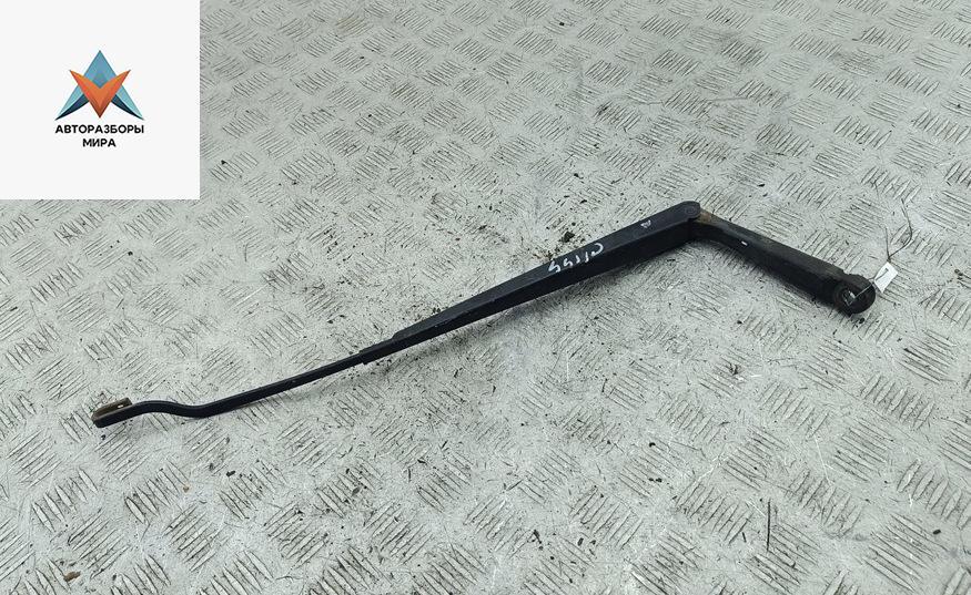 Щеткодержатель (поводок стеклоочистителя) передний Ford Focus 1 поколение 1998, 1.4 л., бензин, МКПП, зелёный, универсал, XS4117527 - фото №1