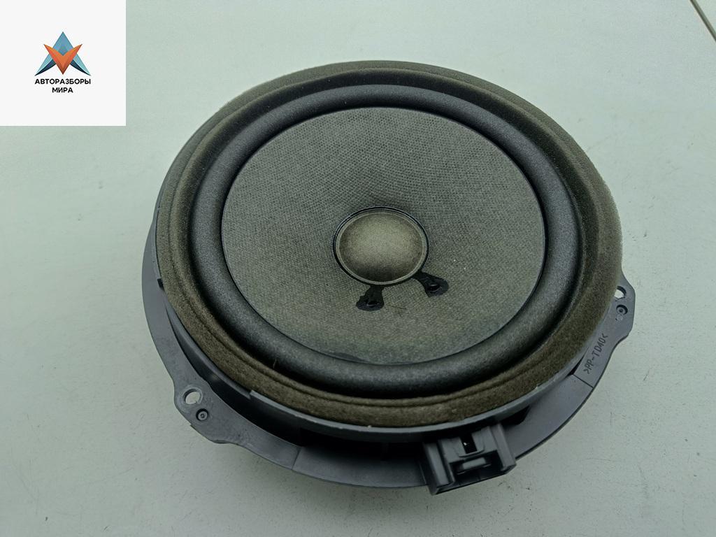 динамик двери Ford Fiesta 6 поколение 2009, 1.3 л., бензин, МКПП, красный, хетчбэк 3 дв. - фото №1