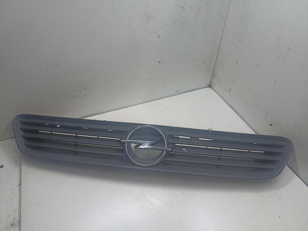 решетка радиатора Opel Astra G 1999, чёрный, универсал, 90588120 - фото №1