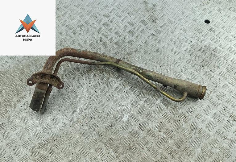 горловина топливного бака Honda CR-V 2 поколение 2001, 2.0 л., бензин, МКПП, чёрный, внедорожник 5 дв. - фото №1