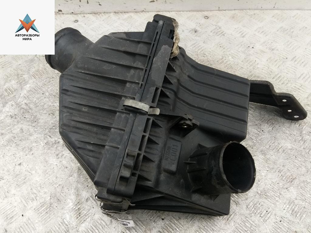 корпус воздушного фильтра Nissan Vanette C23 2001, 2.3 л., дизель, МКПП, красный, микроавтобус - фото №1