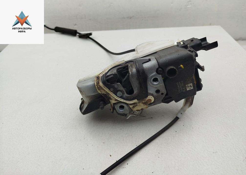 замок двери передней левой Peugeot 508 1 поколение 2011, 2.0 л., дизель, МКПП, чёрный, универсал - фото №1