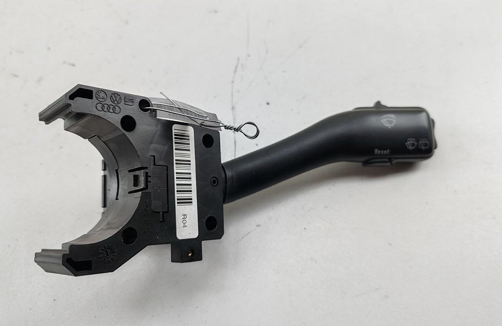 переключатель дворников Volkswagen Passat B5+ (GP) 2003, 1.9 л., дизель, МКПП, серый, универсал, 4B0953503H