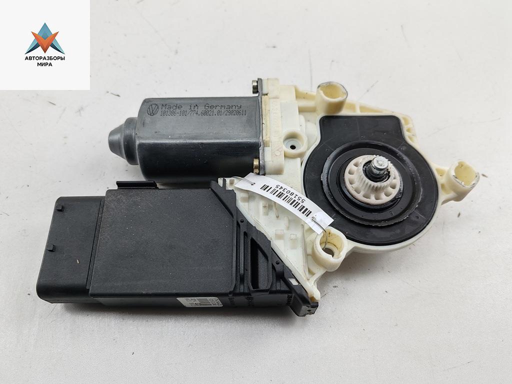моторчик стеклоподъемника передний правый Volkswagen Bora 1 поколение 2000, 2.0 л., бензин, МКПП, синий, универсал, 101434203 - фото №1