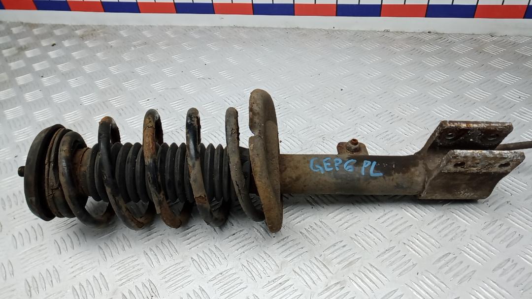 Стойка Peugeot 3008 1 поколение 2010, 1.6 л., дизель, МКПП, хетчбэк 5 дв. - фото №1