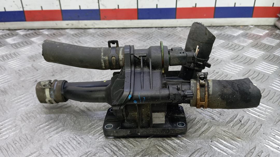 Корпус термостата дизельный Peugeot 3008 1 поколение 2010, 1.6 л., дизель, МКПП, хетчбэк 5 дв., 9670253780 - фото №1