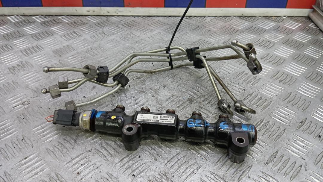 топливная рампа Peugeot 3008 1 поколение 2010, 1.6 л., дизель, МКПП, хетчбэк 5 дв., 9654592680 - фото №1