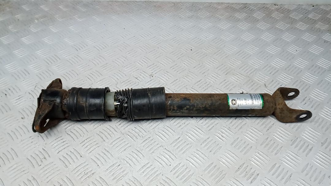 амортизатор задний Jeep Grand Cherokee WK2 2012, 3.0 л., дизель, АКПП, внедорожник 5 дв. - фото №1