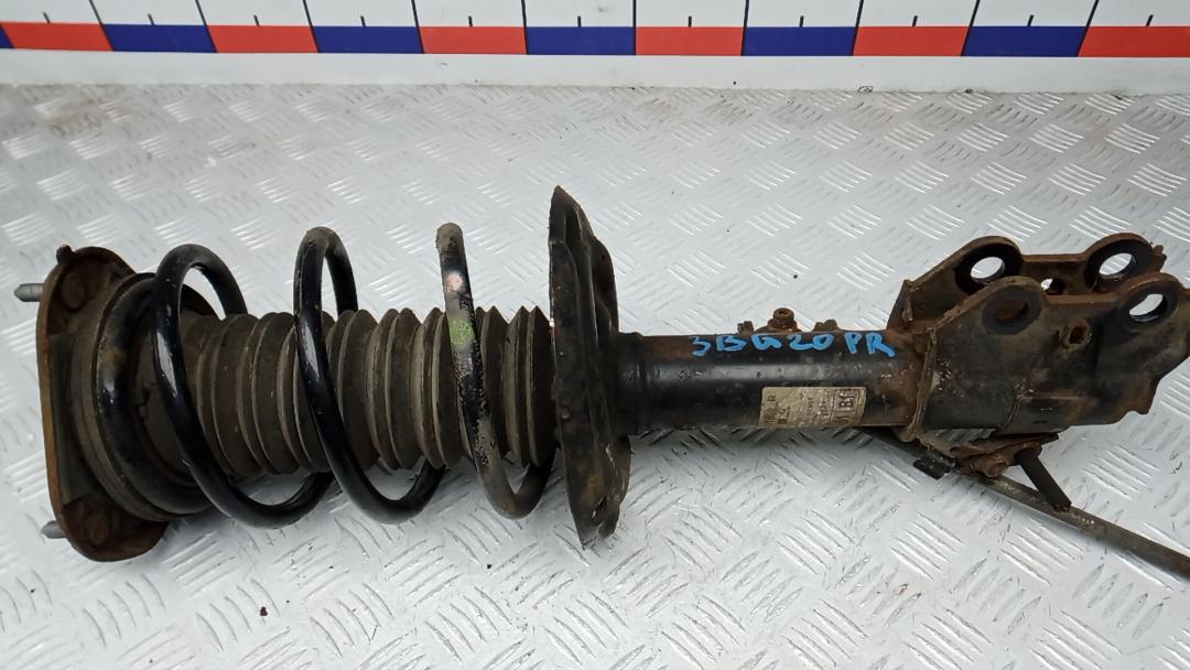 Стойка Toyota C-HR 1 поколение 2017, 1.2 л., бензин, МКПП - фото №1