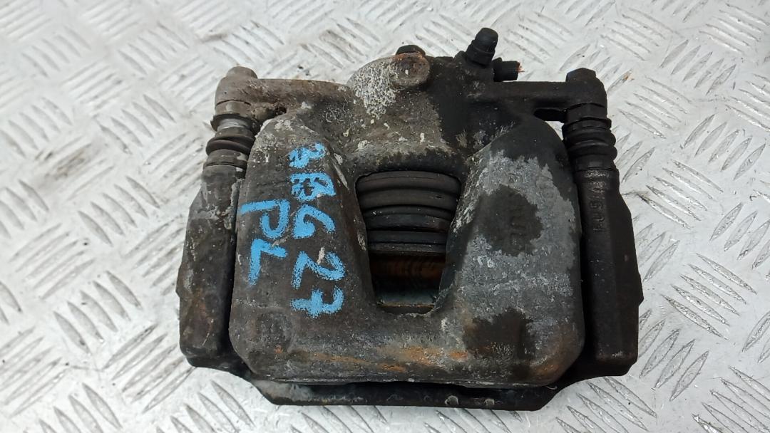 суппорт передний левый Renault Megane 4 поколение 2016, 1.5 л., дизель, МКПП, хетчбэк 5 дв. - фото №1