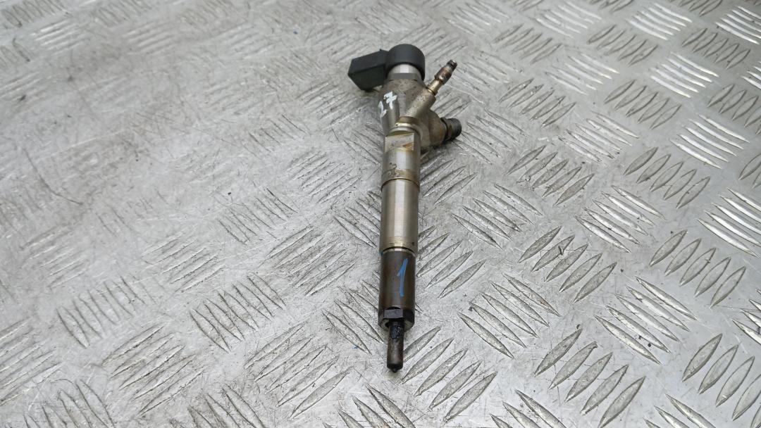 форсунка Renault Megane 4 поколение 2016, 1.5 л., дизель, МКПП, хетчбэк 5 дв., H8201100113 - фото №1