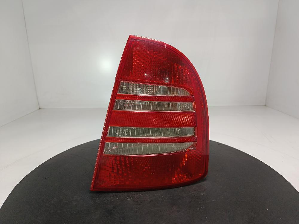 фонарь задний правый Skoda Superb 1 поколение 2003, цвет, 3U5945096 - фото №1