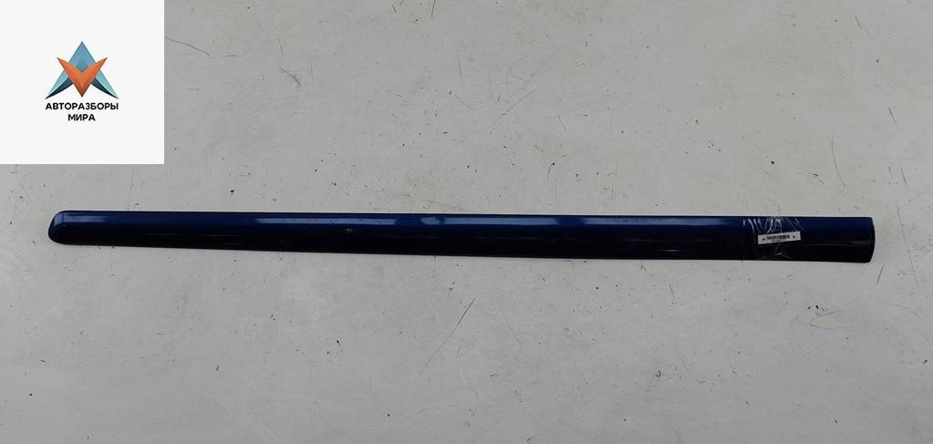 молдинг двери передней правой Peugeot 307 1 поколение 2003, 1.6 л., бензин, МКПП, синий, универсал, 9634011077 - фото №1