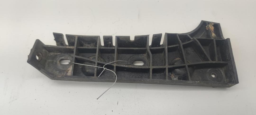 кронштейн переднего бампера Audi A6 4B/C5 1997, 2.8 л., бензин, АКПП, синий, седан, 4B080784 - фото №1