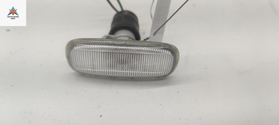 повторитель передний правый Audi A6 4B/C5 1997, 2.8 л., бензин, АКПП, синий, седан - фото №1