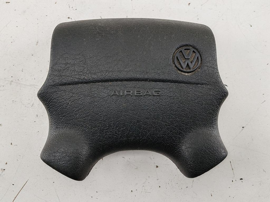подушка безопасности водителя Volkswagen Golf-3 1997, 1.6 л., бензин, МКПП, красный, хетчбэк 3 дв., 3A0880201B