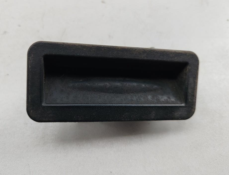 кнопка открытия багажника Ford Focus II 2010, 1.6 л., i, бензин, МКПП, чёрный, хетчбэк 5 дв., 6M5119B514AC