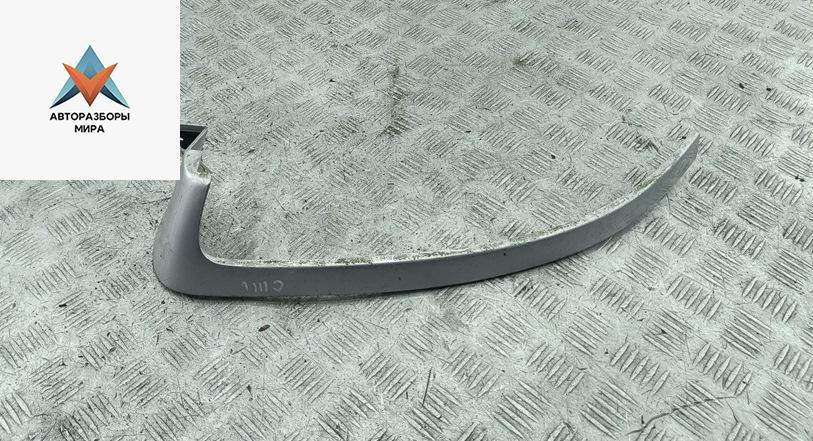 ресничка (ус) левой фары Opel Omega B 1998, 2.0 л., бензин, МКПП, серый, седан, 90460437 - фото №1