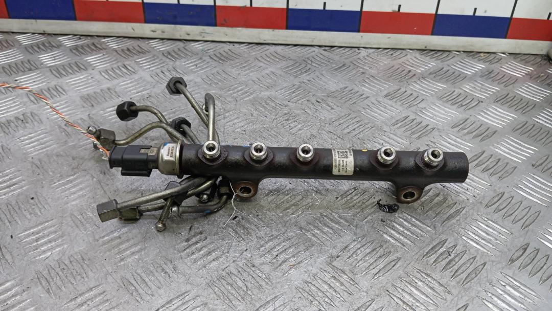 топливная рампа Peugeot 208 1 поколение 2012, 1.6 л., дизель, МКПП, хетчбэк 5 дв., 9685297580 - фото №1