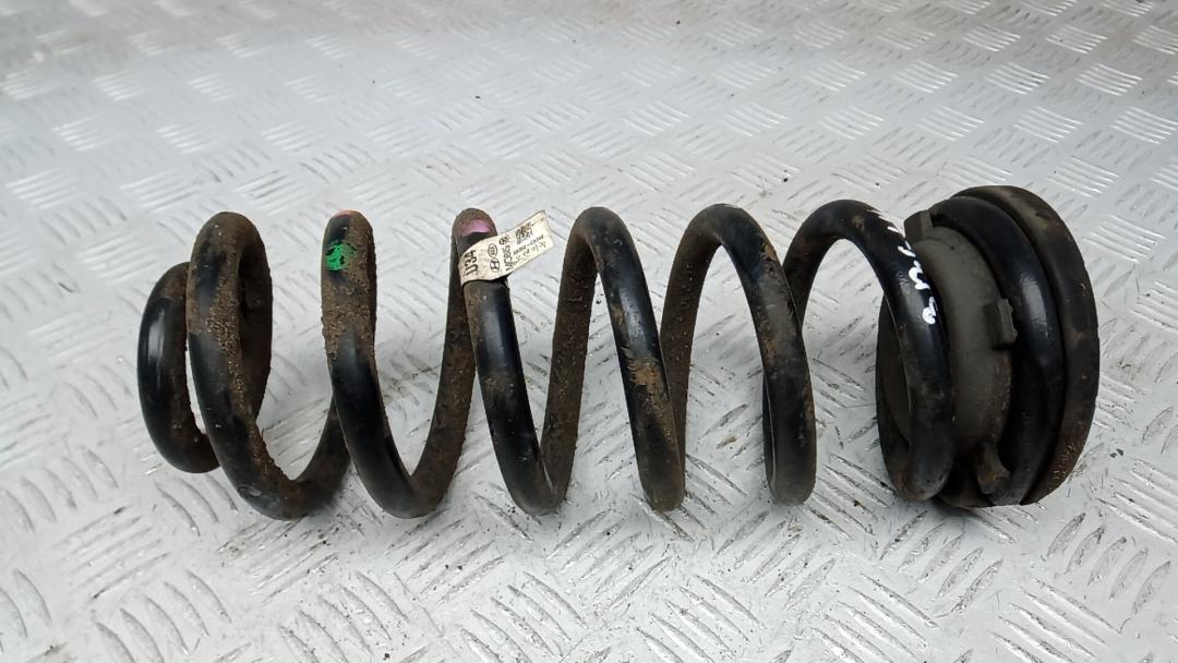 пружина задняя Kia Sorento 3 поколение 2015, 2.2 л., дизель, МКПП, внедорожник 5 дв. - фото №1