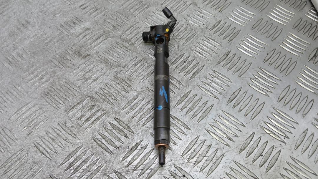 форсунка Infiniti Q50 1 поколение 2016, 2.2 л., дизель, МКПП, седан, A6510704987 - фото №1