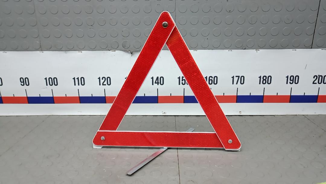 знак аварийной остановки Renault Kadjar 1 поколение 2015, 1.5 л., дизель, МКПП, внедорожник 5 дв. - фото №1