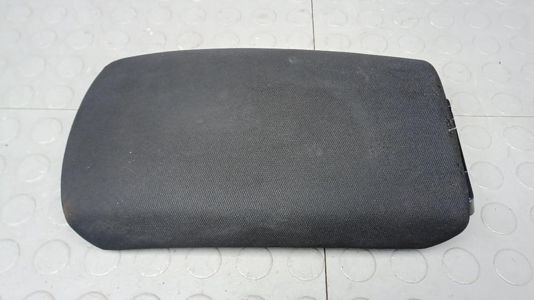 крышка подлокотника Renault Kadjar 1 поколение 2015, 1.5 л., дизель, МКПП, внедорожник 5 дв. - фото №1