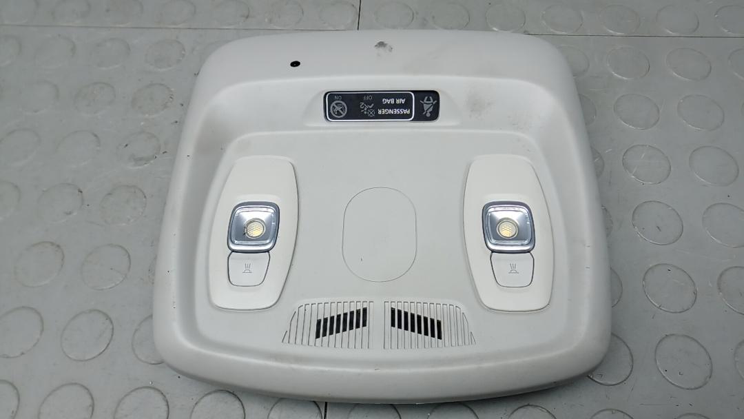 фонарь салона (плафон) Renault Kadjar 1 поколение 2015, 1.5 л., дизель, МКПП, внедорожник 5 дв. - фото №1