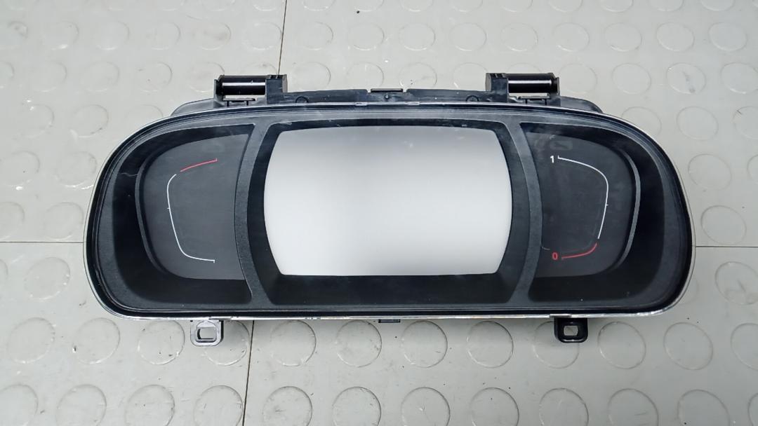 приборная панель Renault Kadjar 1 поколение 2015, 1.5 л., дизель, МКПП, внедорожник 5 дв. - фото №1