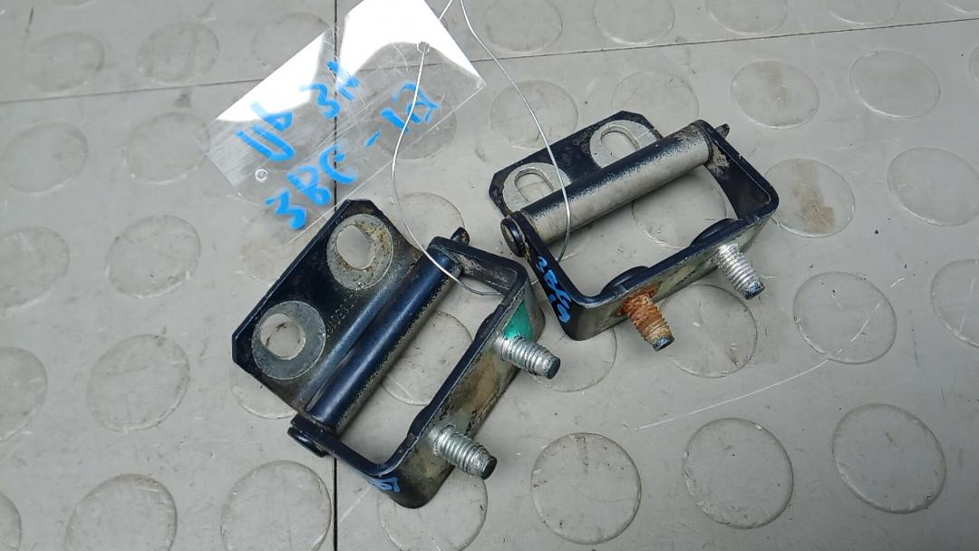 петля крышки багажника Renault Kadjar 1 поколение 2015, 1.5 л., дизель, МКПП, внедорожник 5 дв. - фото №1