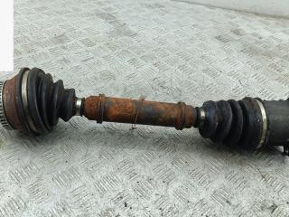 полуось передняя левая (приводной вал, ШРУС) Audi A4 B6 2003, 2.4 л., бензин, АКПП, серый, универсал