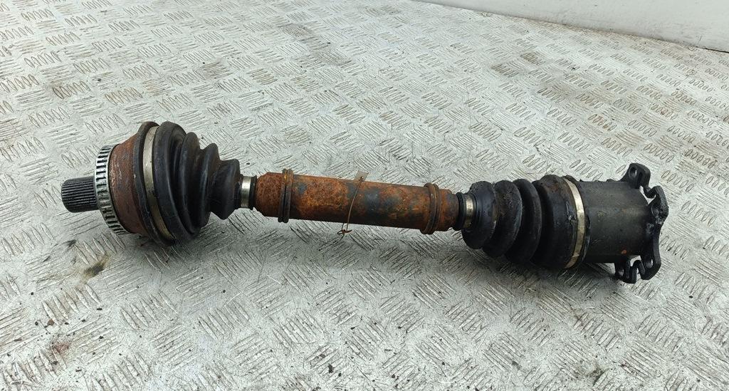 полуось передняя левая (приводной вал, ШРУС) Audi A4 B6 2003, 2.4 л., бензин, АКПП, серый, универсал