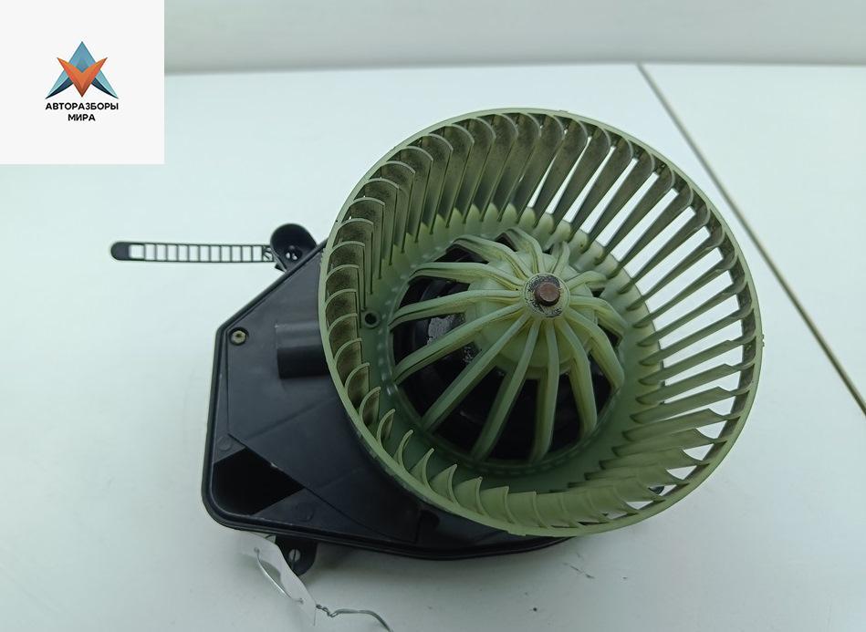 моторчик печки Volkswagen Passat B5 1999, 1.9 л., дизель, МКПП, серый, универсал, 8D1820021 - фото №1