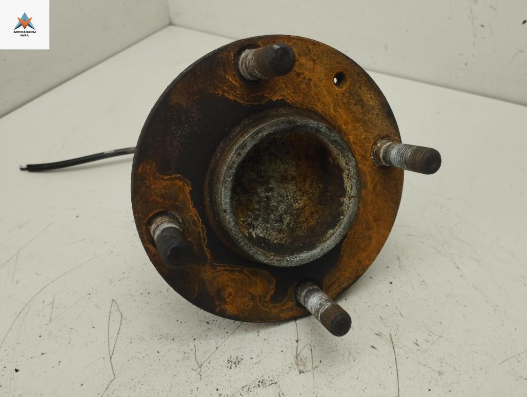 ступица задняя левая Mitsubishi Colt 6 поколение (Z20/Z30) 2005, 1.3 л., бензин, МКПП, синий, хетчбэк 5 дв. - фото №1