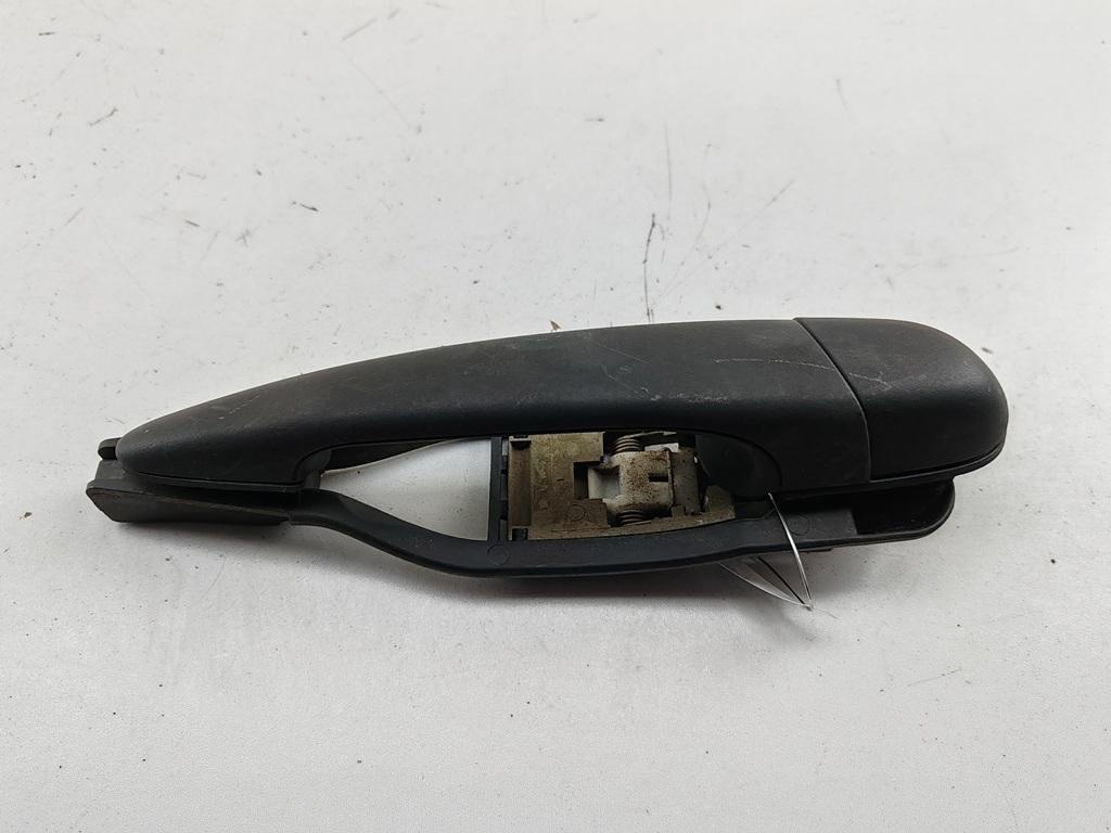 ручка наружная передняя правая BMW 3 E46 1999, 2.0 л., дизель, МКПП, зелёный, универсал, 8216122