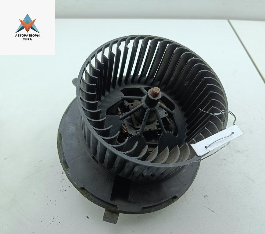 моторчик печки Volkswagen Touran 1 поколение 2003, 1.6 л., бензин, МКПП, синий, минивэн, 1K1819015 - фото №1