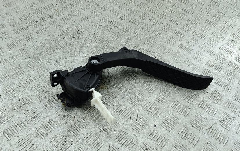 педаль Audi Q7 4L 2011, 3.0 л., бензин, АКПП, чёрный, внедорожник 5 дв., 7L0723507D