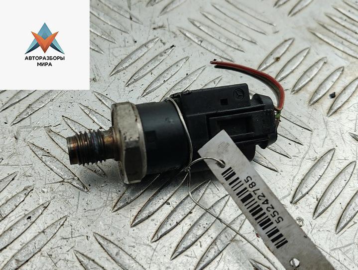 датчик давления топлива Mercedes-Benz M-Class ML W163 2003, 2.7 л., дизель, МКПП, чёрный, внедорожник 5 дв., 0281002498 - фото №1