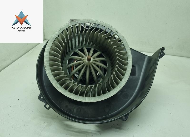 моторчик печки Skoda Fabia 2 поколение (5J) 2008, 1.2 л., бензин, МКПП, серый, хетчбэк 5 дв., 6Q1819015G - фото №1