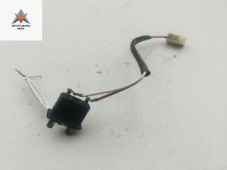 выключатель концевой (концевик) Mercedes-Benz Vito-1 W638 2002, 2.2 л., дизель, МКПП, жёлтый, микроавтобус, 9018200254