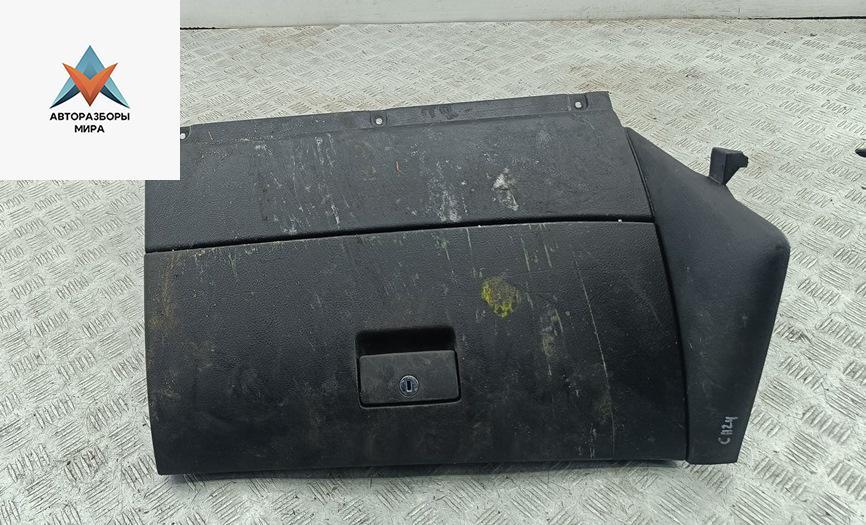 бардачок Volkswagen Golf 4 поколение 2000, 1.4 л., бензин, МКПП, серый, универсал - фото №1