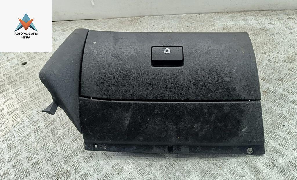 бардачок Volkswagen Golf 4 поколение 1999, 1.4 л., бензин, МКПП, синий, хетчбэк 5 дв. - фото №1